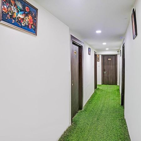 Super Hotel O Navrangpura Cg Road Formerly Hotel Yugraj Ahmedabad Buitenkant foto